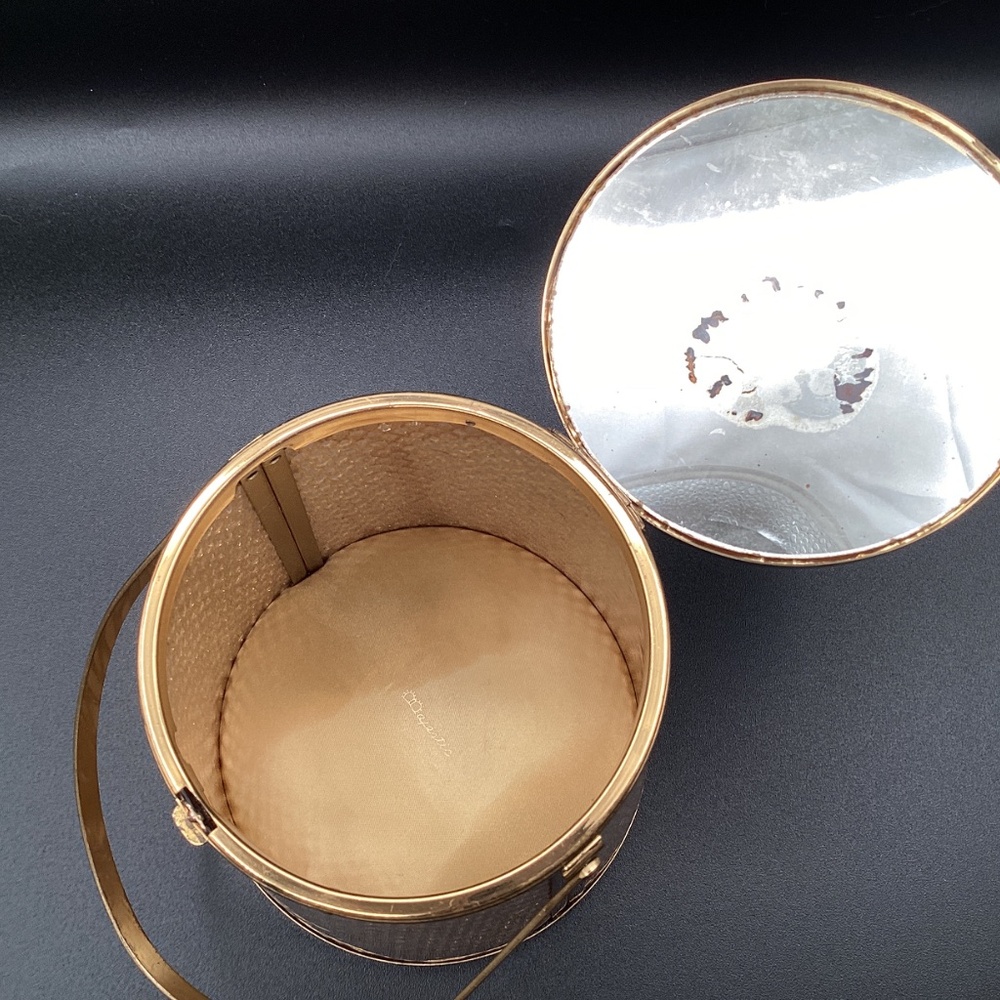 Vtg 1950’s Majestic Hard Purse Mirror Lid Lantern Handbag Gold Mesh minordamage - Picture 9 of 11